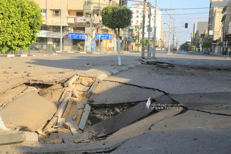 آثار الدمار الذي لحق بمفترق السرايا منتصف مدينة غزة (6).JPG