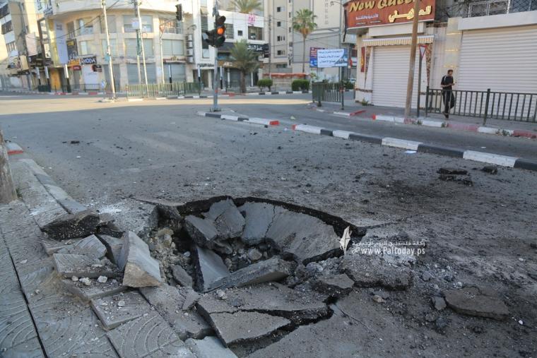 آثار الدمار الذي لحق بمفترق السرايا منتصف مدينة غزة (1).JPG