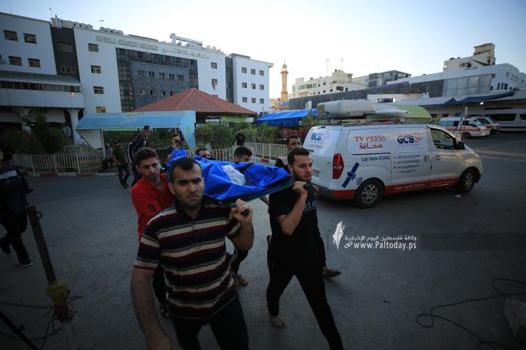 استشهاد مواطنين بينهم سيدة حامل وطفلة في غارة "إسرائيلية" على منزل وسط قطاع غزة