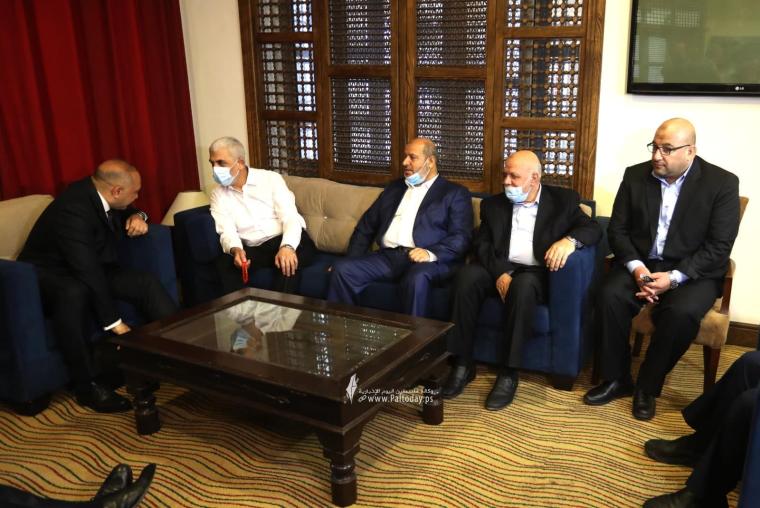 وفد حماس يصل لاستقبال رئيس المخابرات المصرية2.jpg