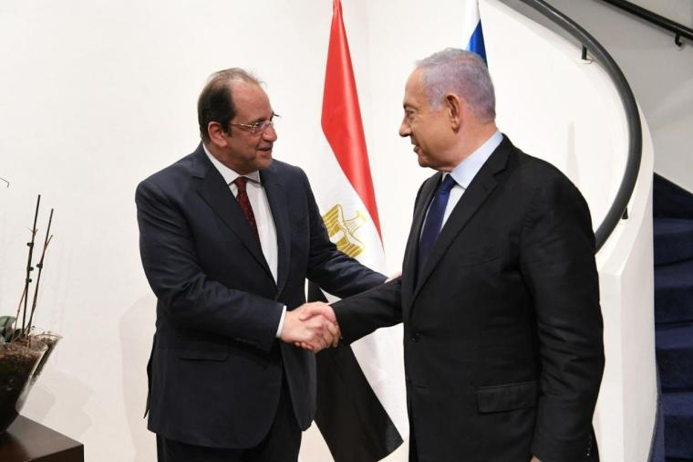 وزير المخابرات المصري عباس كامل ورئيس وزراء الاحتلال بنيامين نتنياهو.jpeg