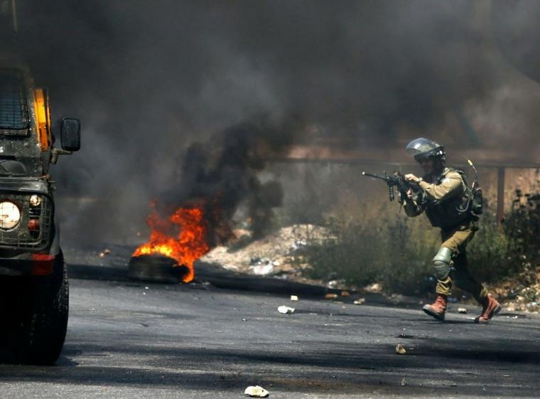 مواجهاتاعتقالات ومواجهات عنيفة تجري بين شبان قوات الاحتلال في الضفة والقدس المحتلتين