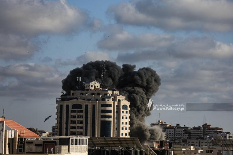 العدوان الاسرائيلى قصف مبنى الاوقاف (2).JPG