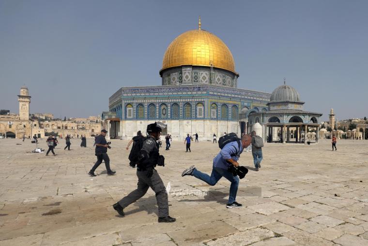 "حماس": الاحتلال يحاول ترقيع نقصه بالاعتداء على الأقصى ويدعو للزحف نحو القدس