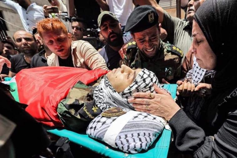 جماهير غفيرة تشييع جثامين الشهداء الثلاثة في جنين