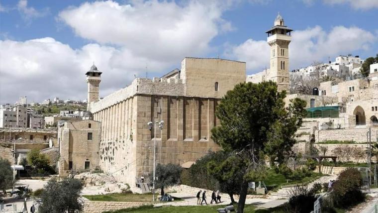 الاحتلال تقدم شرطًا لتسليم مفاتيح المسجد الابراهيمي لابتزاز الفلسطينيين