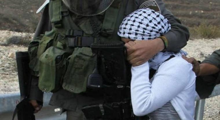 الاحتلال يعتقل شابًا في حي الشيخ جراح في القدس المحتلة