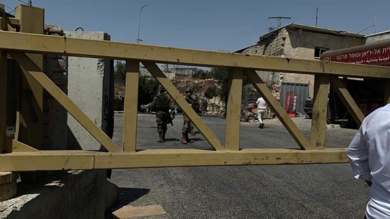 قوات الاحتلال تغلق مدخل بلدة نعلين غرب رام الله وسط الضفة المحتلة
