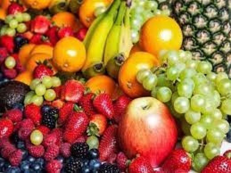 نوعان من الفاكهة تجنبيهما حتى تتخلصي من دهون البطن