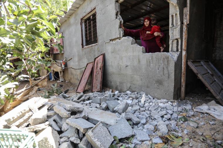 أضرارًا كبيرة في منازل وممتلكات المواطنين جراء القصف الإسرائيلي الليلة  (10).jpeg