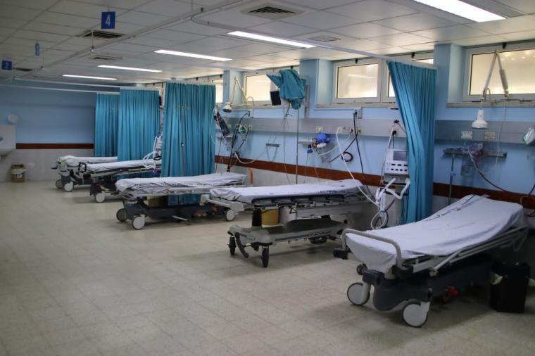 مستشفى غزة الأوروبي تقرر وقف العمليات عدا الطارئة وعمليات الكسور