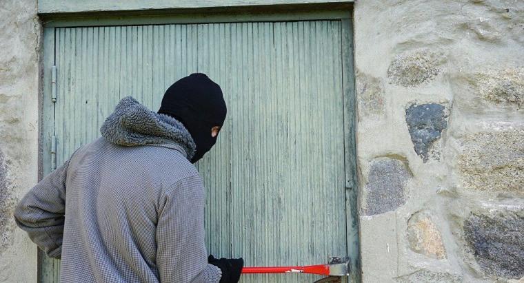 فنان يسرق آلاف الدولارات من متحف بحيلة غريبة