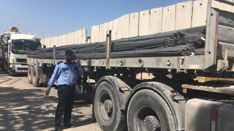 السلطات المصرية توافق على إدخال كافة أنواع الحديد لقطاع غزة