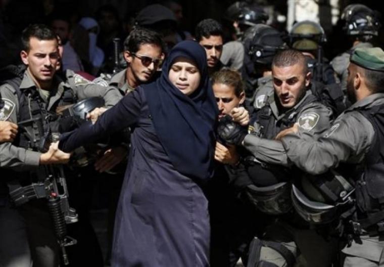 الاحتلال يعتقل فتاة بعد إطلاق النار عليها في القدس