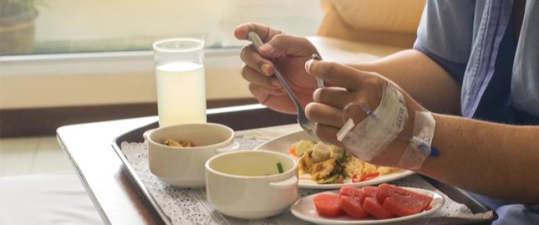 نوعان من الأطعمة ينبغي تجنبهما للمساعدة في تقليل مخاطر الإصابة بالسرطان