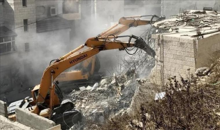 قوات الاحتلال تهدم منزلاً في القدس