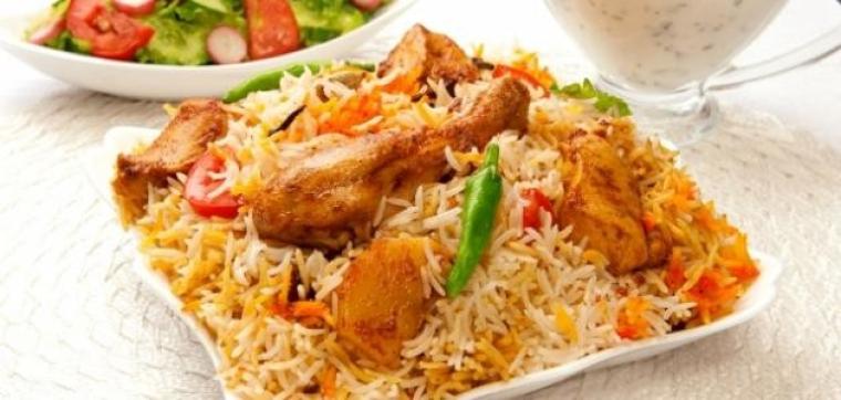 خطوات سهلة لإعداد وجبة المندي بالدجاج في المنزل