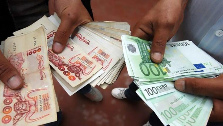 سعر الدولار واليورو والإسترليني في الجزائر اليوم الأربعاء 2 فبراير 2022