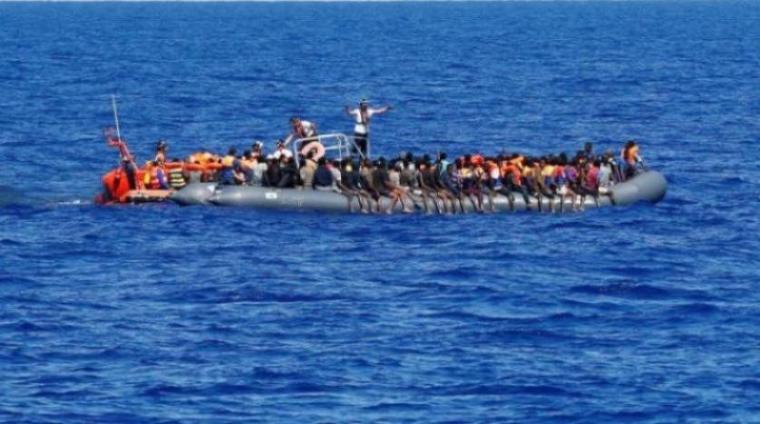 قارب مهاجرين.