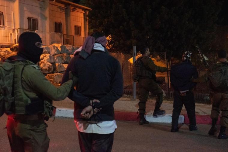  الاحتلال يعتقل شابا من مدينة القدس