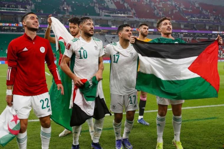 الجزائر علم فلسطين.jpg