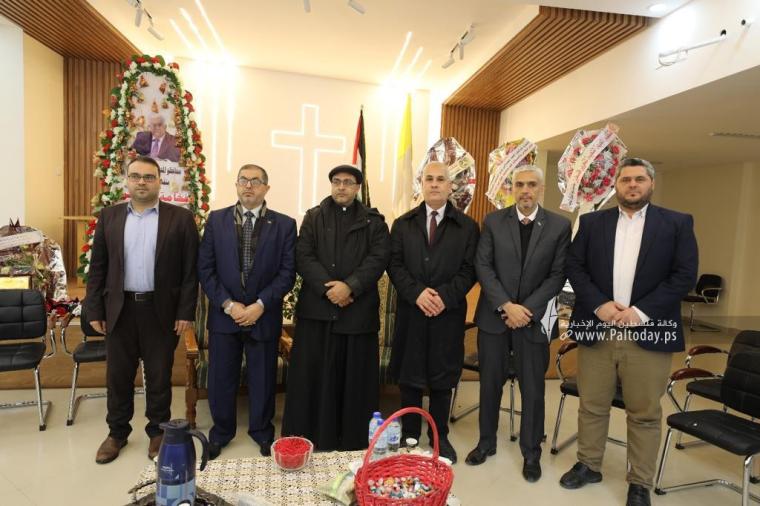 غزة: وفد من حركة حماس يهنّئ المسيحيين بمناسبة أعياد الميلاد