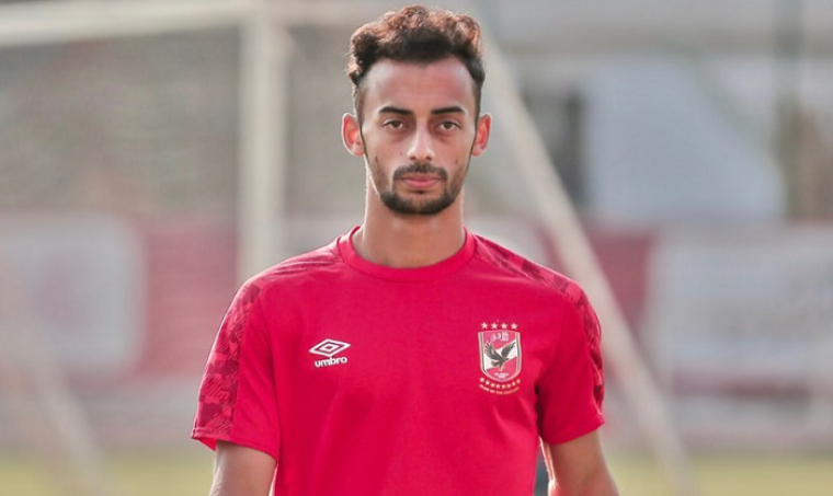 أحمد-عبدالقادر-يصعد-للمدرجات-ويحتفل-مع-والدته-بالسوبر-الأفريقي-فيديو.png