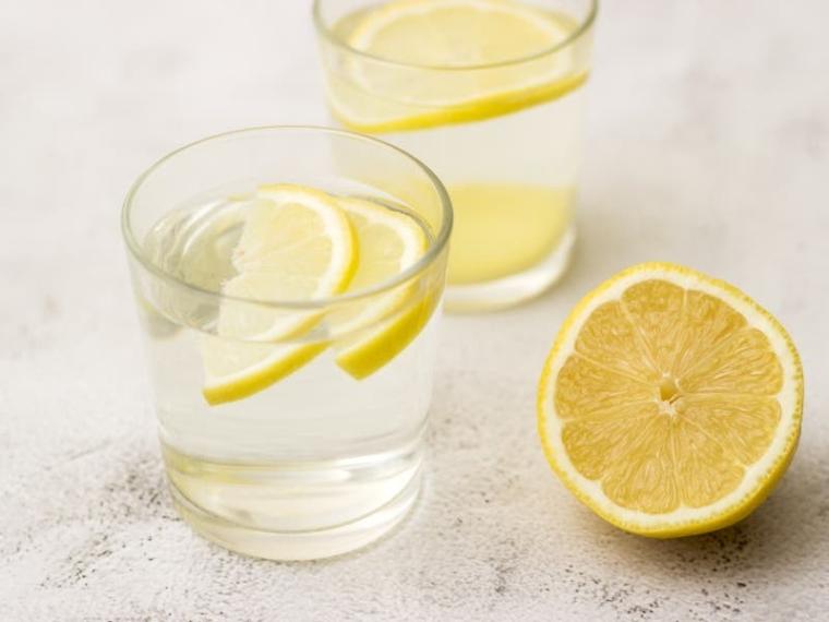 فوائد الليمون مع الماء- فوائد الليمون مع الماء الساخن