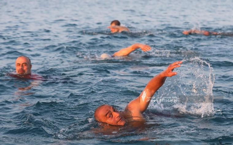 سباحة فى بحر غزة