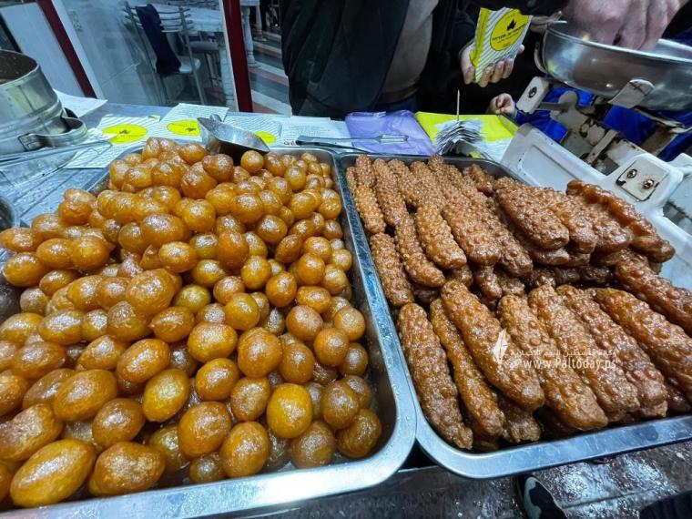 تفسير رؤية توزيع الحلوى في المنام للمتزوجة