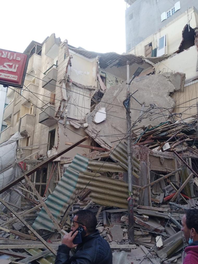 انهيار مبنى في مصر.jpg