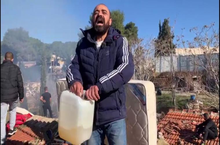 الاحتلال يتعدي على المواطن محمود صالحية في القدس