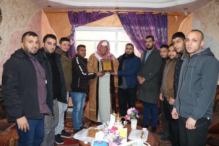 الجهاد الإسلامي تنظم زيارة للمواطن علاء الخيسي لتهنئته بمولوده الجديد "بهاء أبو العطا"