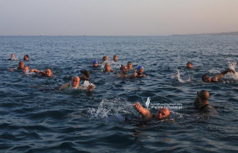 سباحة فى بحر غزة- ارشيفية