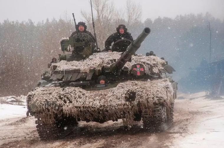 أرشيفية-  جنود روس يحتشدون على الحدود الاوكرانية استعدادا لشن هجوم كاسح على كييف (12).jpg