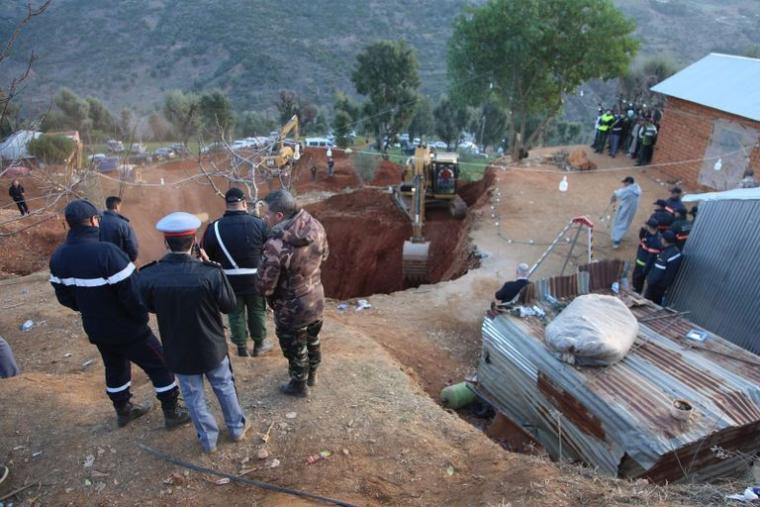 فيديو بث مباشر انقاذ الطفل المغربي ريان من الحفرة .. شاهد اللحظات الأخيرة لإخراج الطفل ريان من البئر العميق في شفشاون