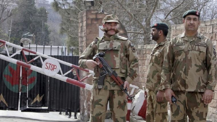 أفغانستان تفتح النار على باكستان وتوقع 5 قتلى