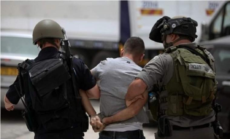 قوات الاحتلال تعتقل شابًا في جنوب بيت لحم