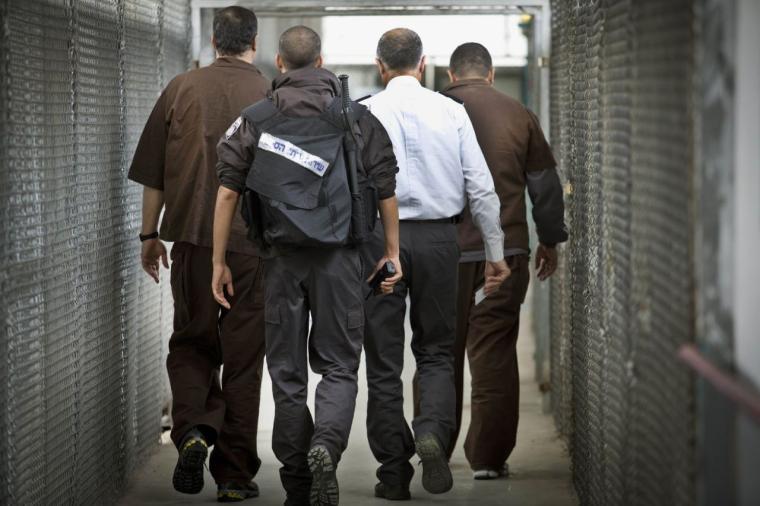 الأسرى داخل سجون الاحتلال مارس 2022