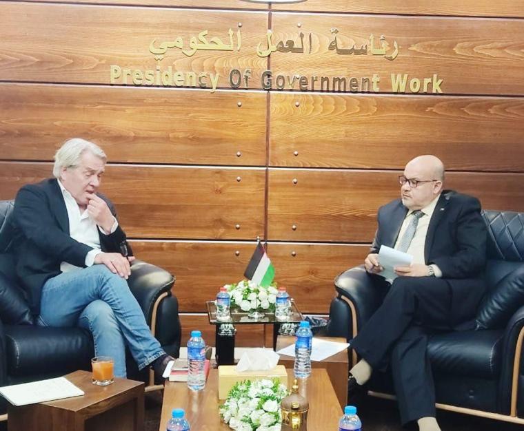 عصام الدعليس والمنسق الأممي