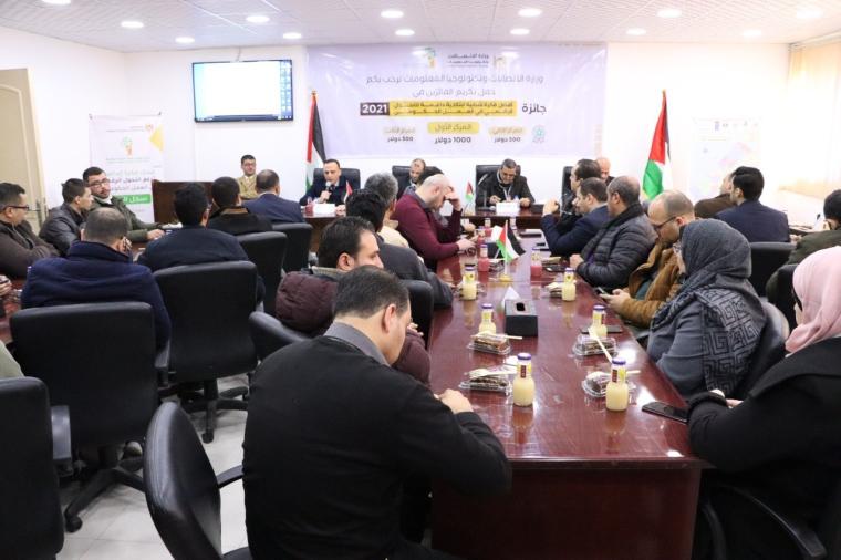 جائزة أفضل فكرة شبابية ابداعية داعمة للتحول الرقمي في العمل الحكومي.