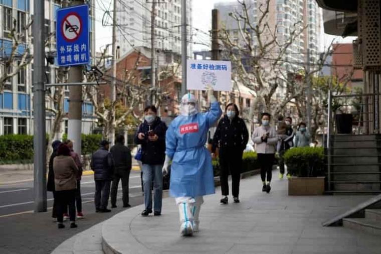 بكين تسجل رقماً قياسياً من الإصابات بكورونا وتفرض قيوداً على السكان