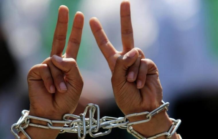 الاحتلال يفرج عن أسير من نابلس بعد اعتقاله 55 شهرا