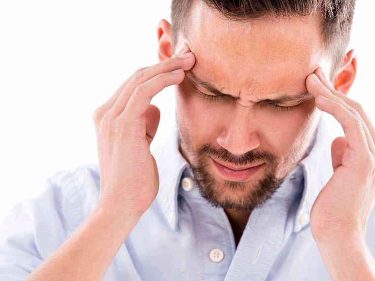 كيف يمكن التخلص من الصداع من دون أدوية؟ طبيب يكشف