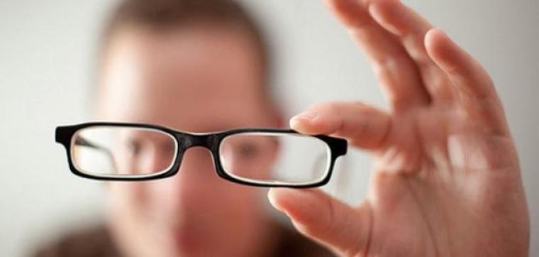 هل مشاكل البصر قد تزيد من خطر الإصابة بالخرف لدى كبار السن؟