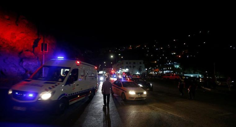 فيديو لحظة اخراج جثمان الطفلتين في جريمة الرمثا بالأردن .. جنسية القاتل