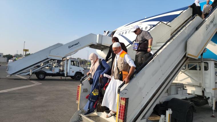 ? صور  وصول الدفعة الأولى من حجاج قطاع غزة إلى مطار القاهرة الدولي (1).jpeg