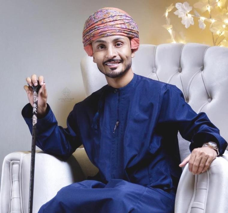 ما حقيقة وفاة المذيع العماني الشهير عدنان الميمني في ألمانيا.. من هو عدنان الميمني