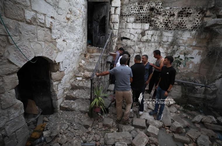 منزل مدمر في أحياء البلدة القديمة جراء العدوان الاسرائيلي فجر اليوم (4).jpg