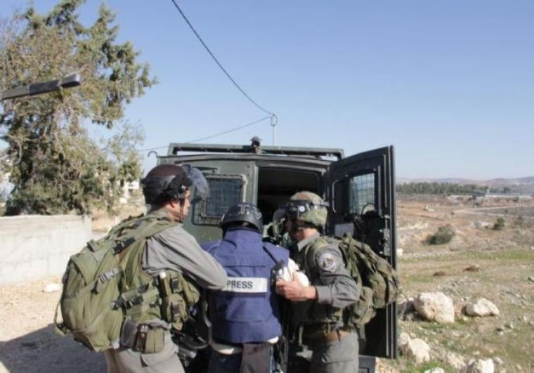 نادي الأسير: الاحتلال يعتقل 13 صحفيًا فلسطينيًا في سجونه